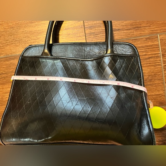 Vintage Etienne Aigner hand bag. Leather. Has clips to attach a crossbody strap. - Picture 13 of 14